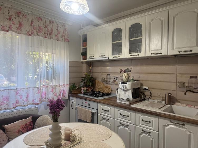 Vând apartament complet mobilat și utilat recent