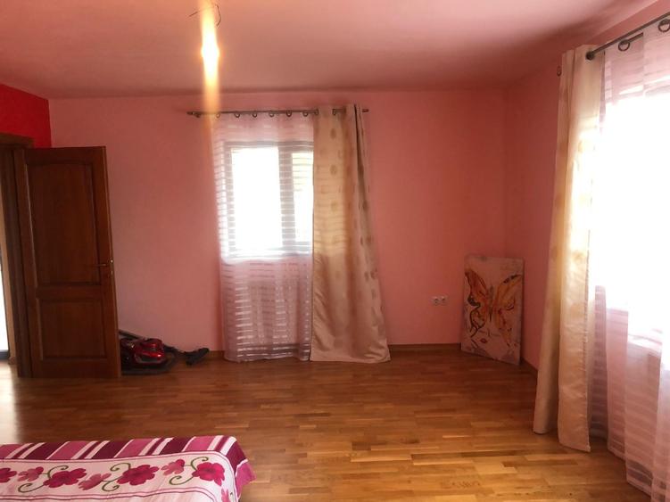 Casă spațioasă cu mansardă, 226 mp construiți