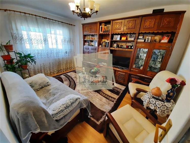 Apartament cu 4 camere 2 bai balcon si pivnita de vanzare pe Mihai Viteazu din S