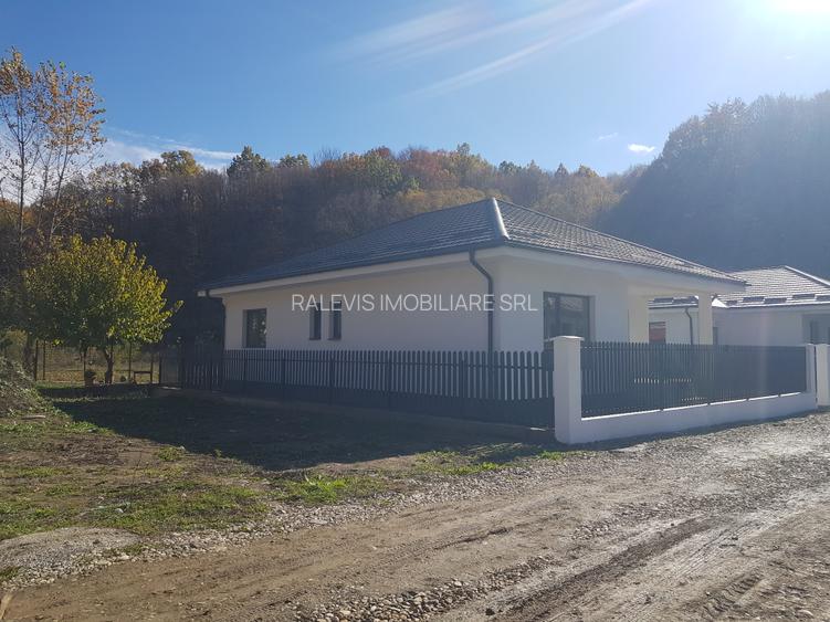 Vanzare casa la padure, an 2025, Bascov, Uiasca, 132.000 euro +TVA - 2