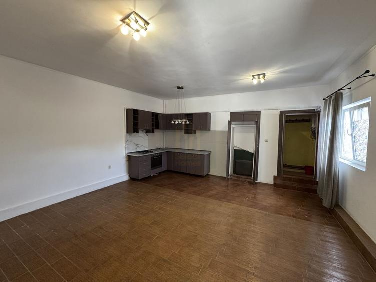 Casa cu 7 camere de vanzare in zona *Regie-Belvedere*