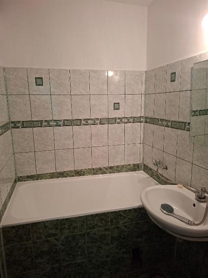 Proprietar – ap. 3 camere, Brazda lui Novac, etaj 3/4, zonă foarte liniștită