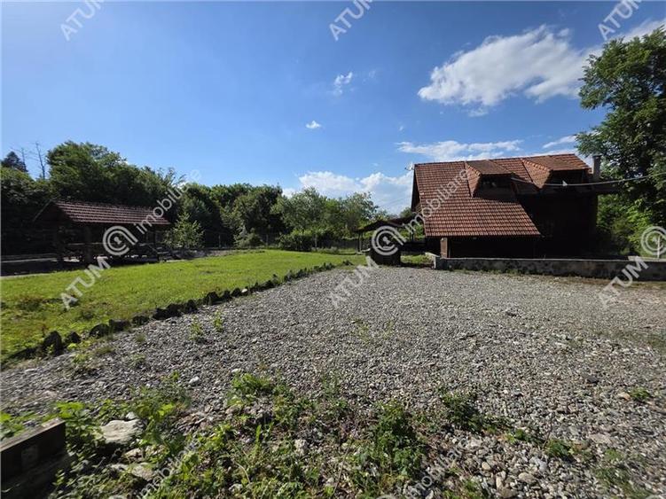 Cabana de vanzare pe Valea Avrigului