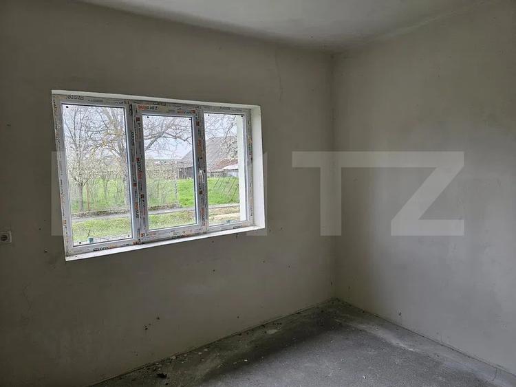 Casa de vanzare cu 3 camere, 2050 mp, zona Tatarasti