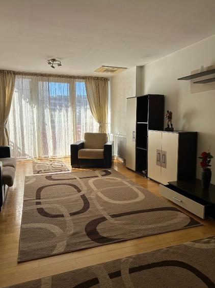 Inchiriez (ofer) apartament 3 camere decomandat , zona centrala , cu parcare