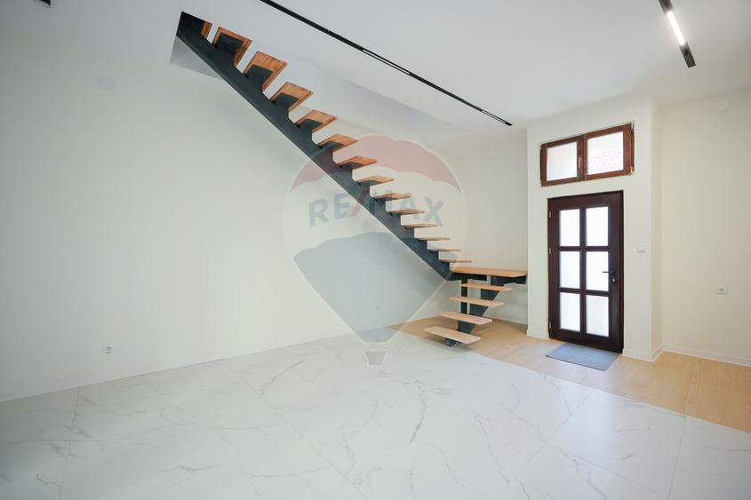 Apartament cu 4 camere de vânzare, ultracentral