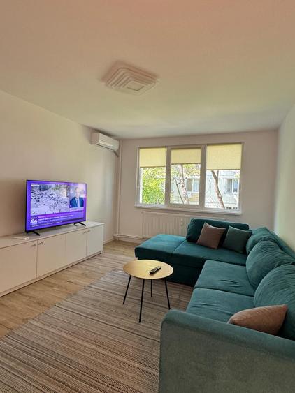 2 camere decomandat, renovat | Etaj 1/4 | Parcare inclusă | Mobilat și utilat