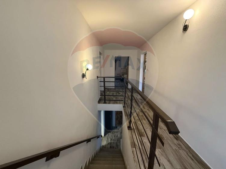 Casă / Vilă cu 5 camere de vânzare