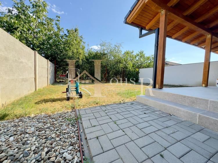 Duplex cu dormitor la parter. Bucatarie inchisa. Strada asfaltata !