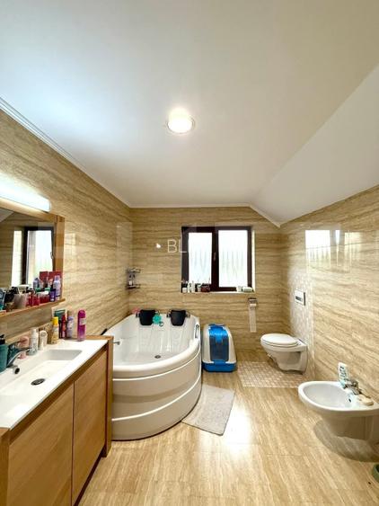 Casa ultrafinisata cu 4 camere, în suprafață de 190 mp, Zalau - 11