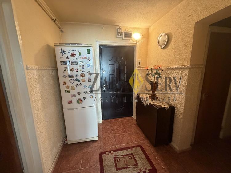 Apartament de vanzare 3 camere zona Podul Inalt