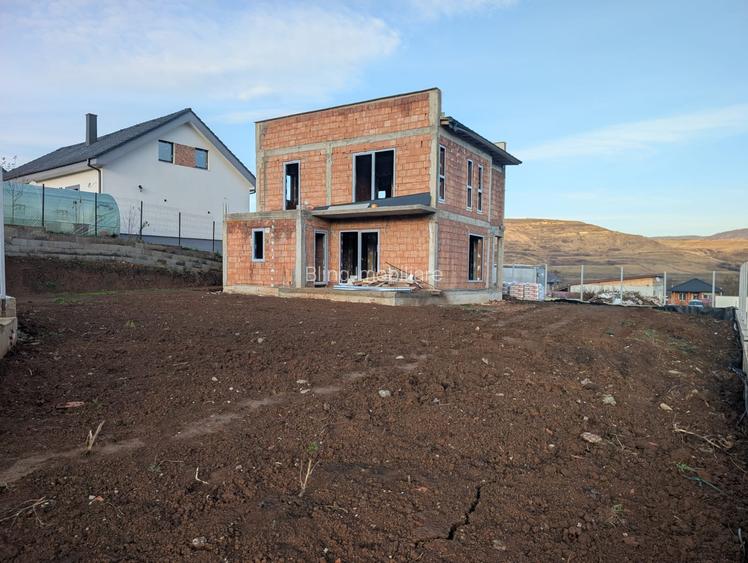 Casa individuala cu 4 camere , 120mp, 700mp teren, zona Mera - 7