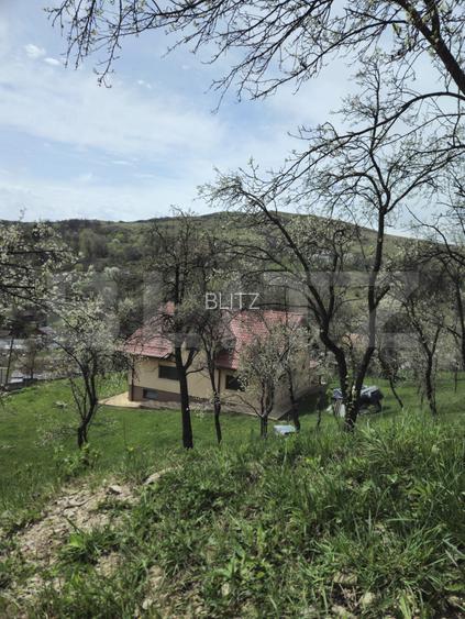 Oportunitate de Investiție în Runcu: Reședință cu Vedere Panoramică