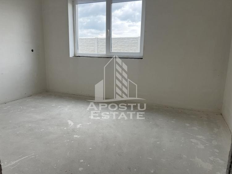 Triplex cu 5 camere, P+ E, In Sanandrei