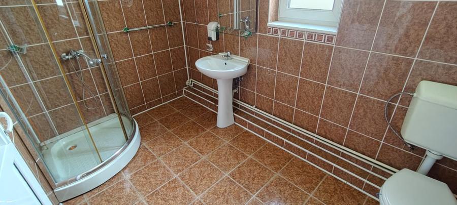 Spatiu comercial la casa cu intrare directa din strada