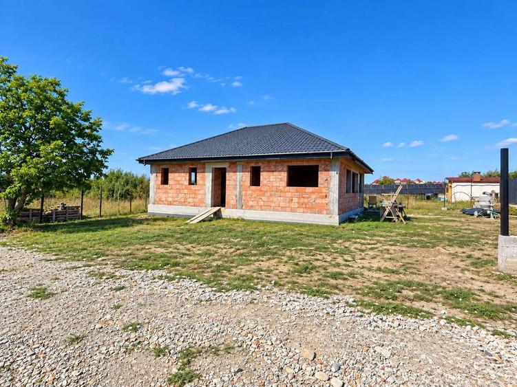 CASĂ NOUĂ LA ROȘU CERCU – BÂRNOVA, 4 CAMERE , UTILI 92,45 MP, 475 MP TEREN, 75.000 € TVA INCLUS, COMISION 0%