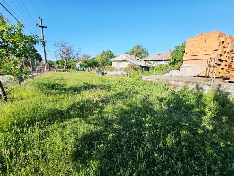 Teren de vanzare in Lapos – 1.000 mp cu fundatie casa