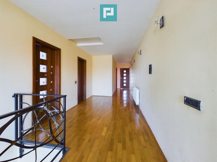 Vilă spațioasă cu 8 camere, Grădiște