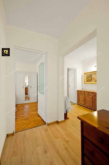 Vanzare apt 4 camere transformat in 3 camere, sup.85mp, in Galati,Piata Centrala