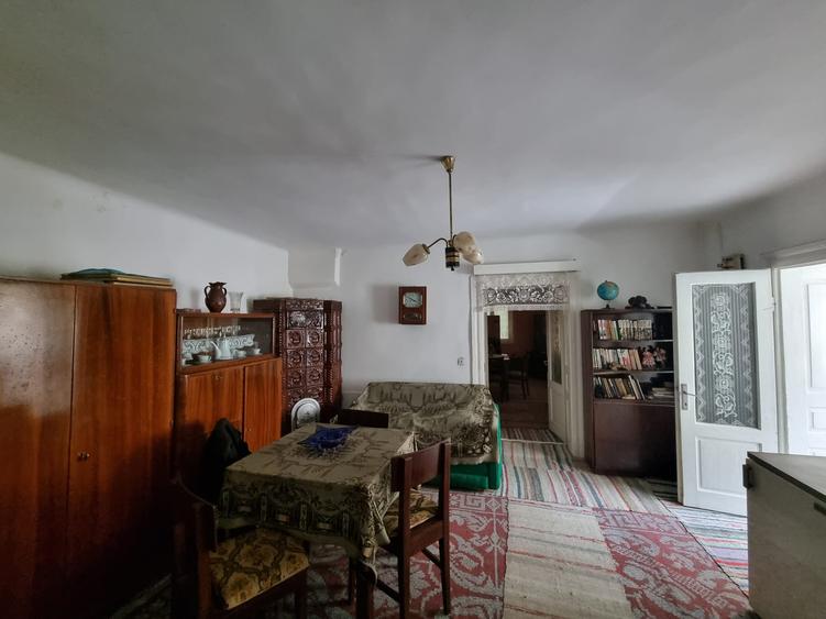 Casa 3 camere libera la vanzare TARLUNGENI