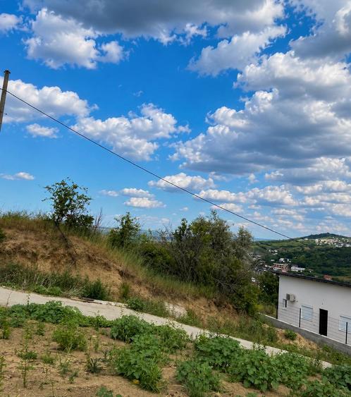 Teren Intravilan Tomești Iasi, 430 mp cu Utilități - Curent, Apă, Canalizare, Vedere Panoramica și Zonă Nouă de Case