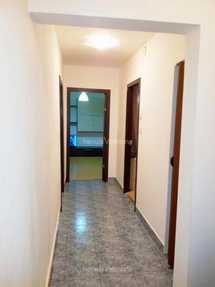 1 Decembrie  2 Camere  Decomandat Ac Metrou