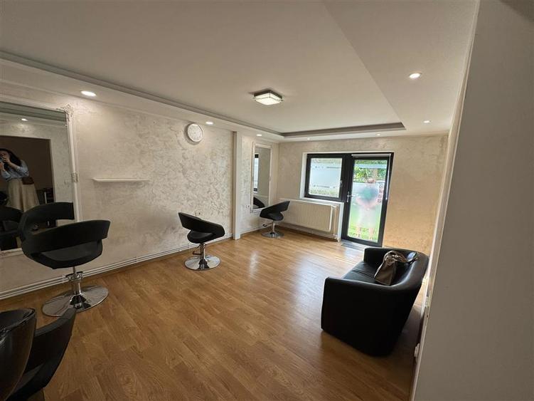 Sp comercial 36 mp, stradal, zona Sud