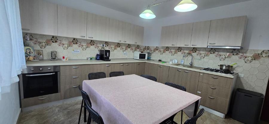 Pensiune cu 10 Camere, Complet Funcțională, în Eforie Nord