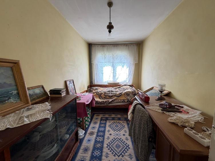 Apartament 3 camere Decomandat Podu Ros, etaj 3!