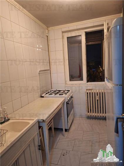 Apartament cu 3 camere langa scoala cu o pozitionare strategica.