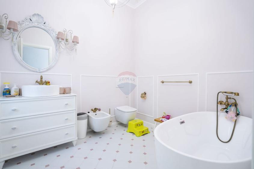 Casă / Vilă cu 5 camere de vânzare în zona Dealuri Oradea
