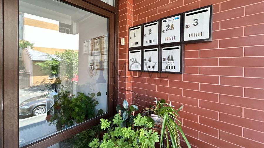 PARTER ÎNALT în imobil mic- perfect pentru CABINET de AVOCATURĂ sau NOTARIAL