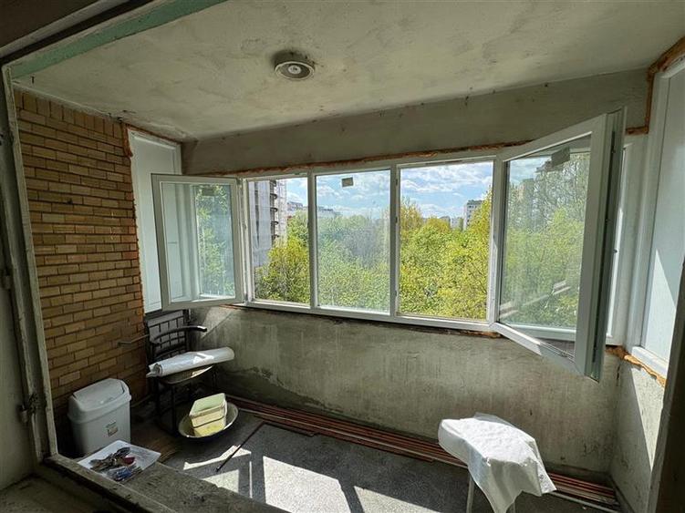 Basarabia,apartament 3 camere,bloc reabilitat,centrala termica,boxa