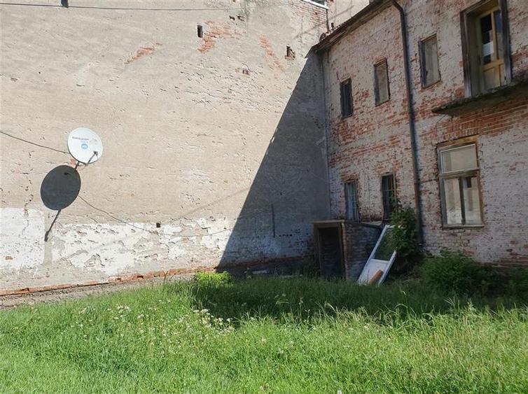 CASA MALUL MURESULUI