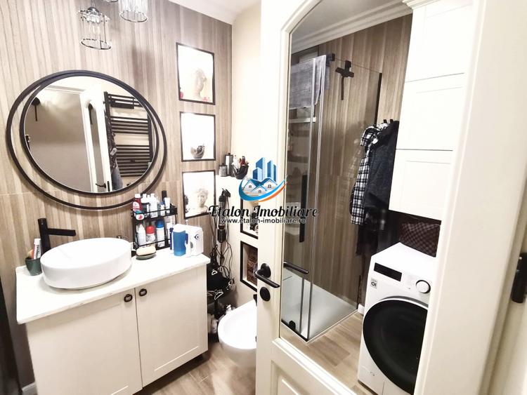 Apartament 3 camere semidecomandat, etaj 9, zona Spital