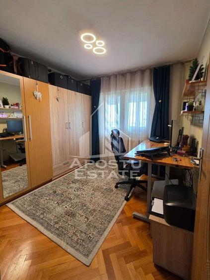 Apartament de vanzare cu 3 camere,centrala proprie,zona Gheorghe Lazar