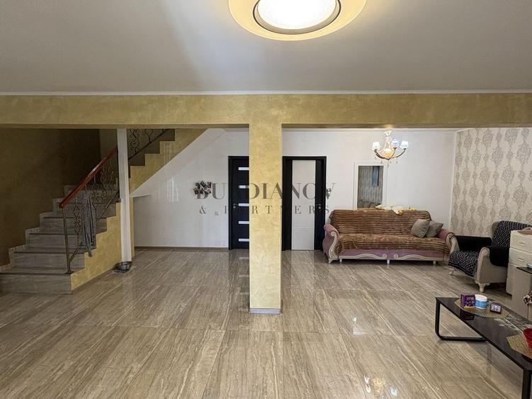 Casă cu 5 dormitoare + Garaj - Islaz - Comuna Brănești