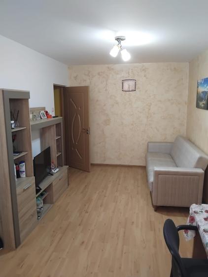 Apartament 2 camere, 34 mp, zona Craiovita Nouă