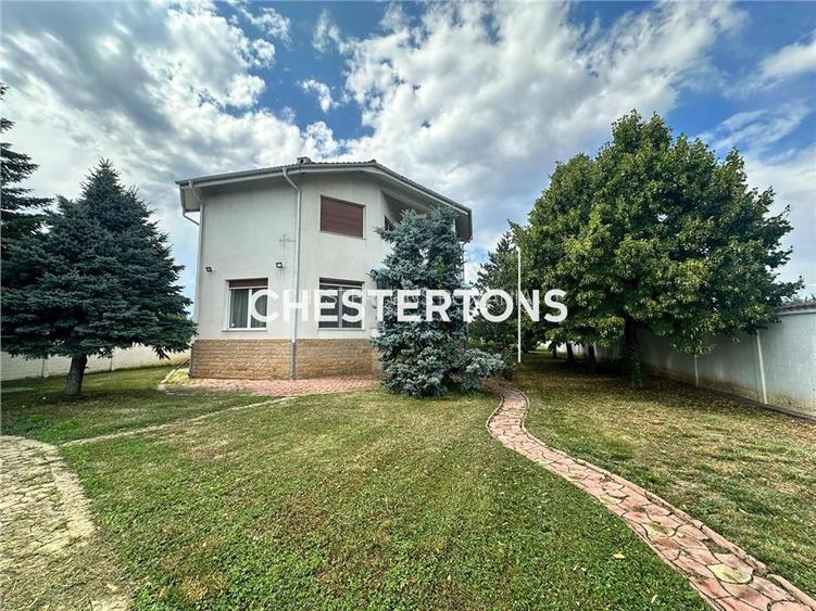 Vila exclusivista cu 7 camere si piscina, teren de 2500 mp, D+P+1+M LA 4 minute - 2