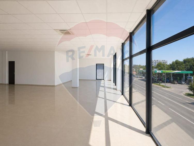 Spatiu comercial 900mp, vitrina, vad intens, de inchiriat, Manastur