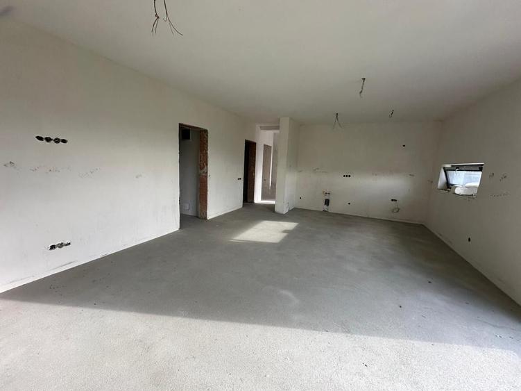 Casa cu garaj, teren liber 326 mp in Feleacu