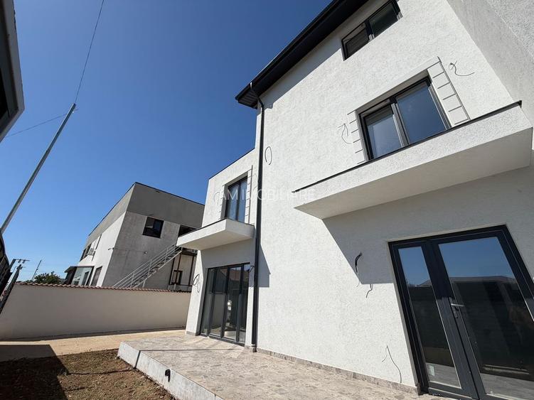 CASA DUPLEX, TOATE UTILITATILE, STRADA ASFALTATA, COMISION 0% - 2
