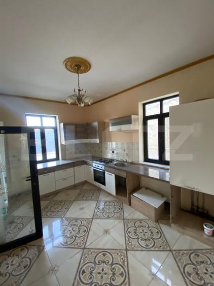 Casă mare, în Centrul Vechi din Deva - 10 camere, ideal locuință + investiție