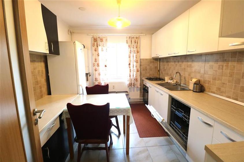 Apartament 3 camere, decomandat ,centrala proprie, zona Aradului