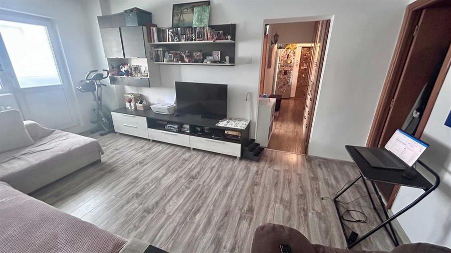 Apartament 3 camere, 72 mp totali, mobilat, 2 balcoane, Bd. Chișinău