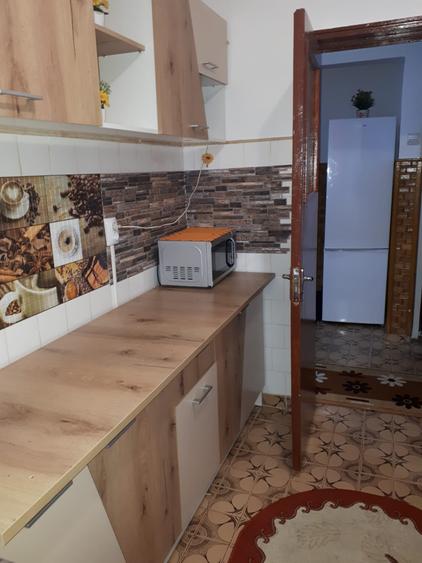 Apartament 2 camere, etaj 1/4, zona Podu Ros