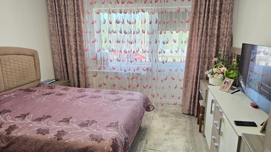 Vand apartament cu 3 camere decomandat Deva, GARAJ si BOXA sub bloc, I. Traian