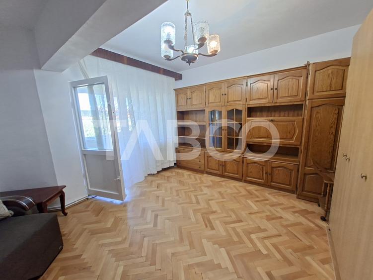 Apartament de inchiriat 2 camere zona Strand etaj 3 bucatarie separata