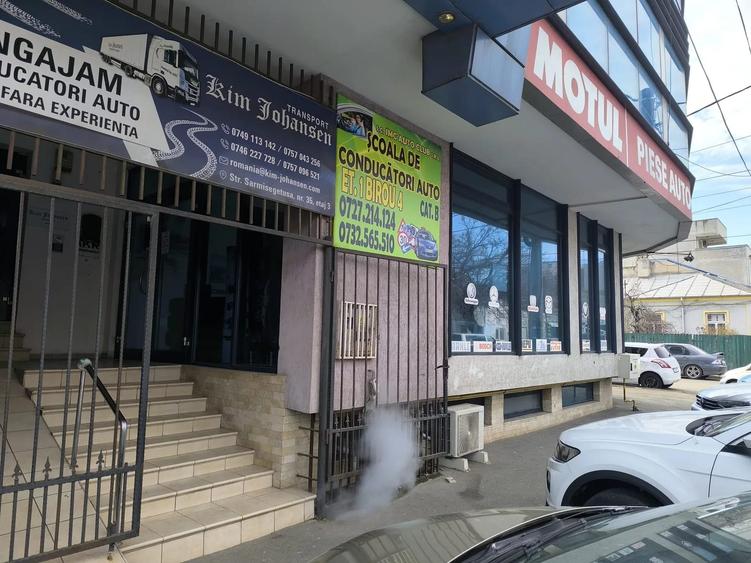 CENTRU ATELIERELOR -Spatiu comercial cu suprafata vitrata mare