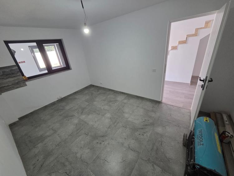 Proprietate Excepțională în Zonă de Case – Vilă Modernizată, Centrală Gaz, Compa